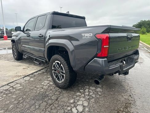Used 2025 Toyota Tacoma TRD Sport AWD/4WD image 8