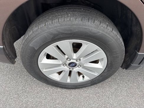 Used 2019 Subaru Outback 2.5i Premium image 9