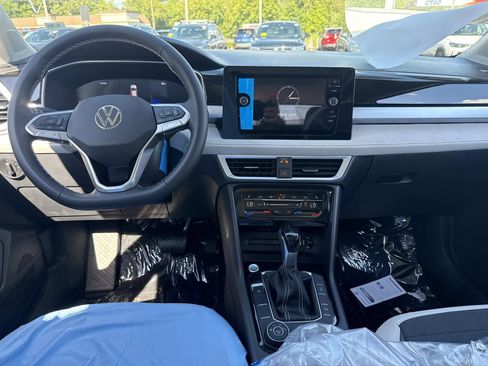 New 2025 Volkswagen Taos SE image 5