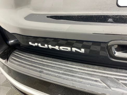 Used 2022 GMC Yukon SLT w/ SLT Premium Package AWD/4WD image 4