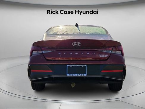 Used 2025 Hyundai Elantra Limited FWD image 4