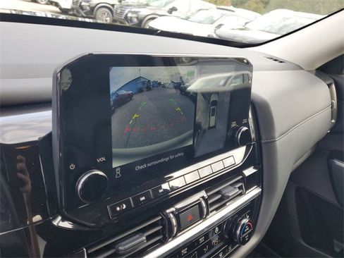 Used 2024 Nissan Pathfinder SL image 22