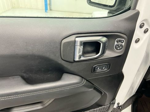 Used 2022 Jeep Wrangler Unlimited Sahara w/ Cold Weather Group image 21