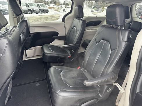 Certified 2019 Chrysler Pacifica Touring-L image 20