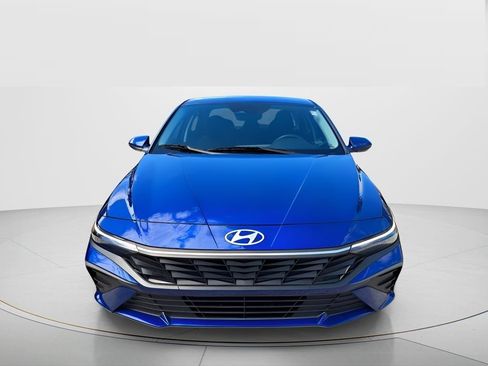 Used 2024 Hyundai Elantra SE FWD image 2