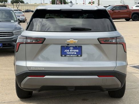 Used 2025 Chevrolet Equinox LT FWD image 8