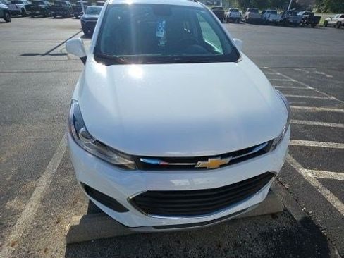 Used 2022 Chevrolet Trax LT w/ LT Convenience Package AWD/4WD image 13