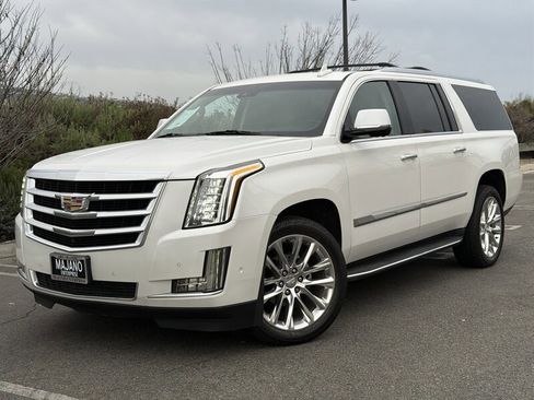 Used 2019 Cadillac Escalade ESV Luxury image 1