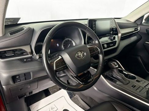 Used 2020 Toyota Highlander XLE image 9