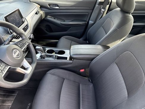 Used 2024 Nissan Altima 2.5 SV image 11