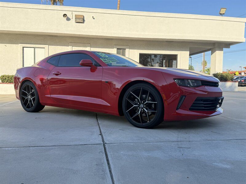 Used 2018 Chevrolet Camaro LT RWD image 7
