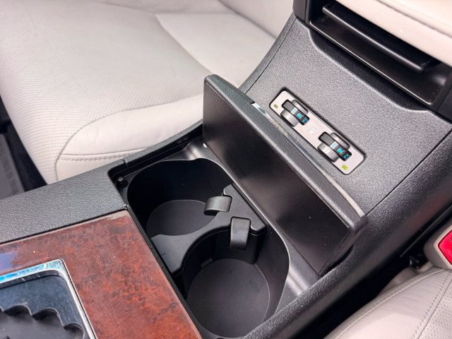 Used 2011 Lexus ES 350 w/ Preferred Accessory Package FWD image 21