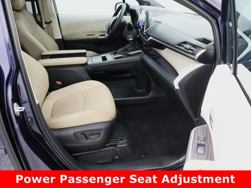 Used 2023 Toyota Sienna Limited image 41