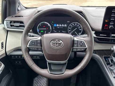 Used 2023 Toyota Sienna Platinum image 20