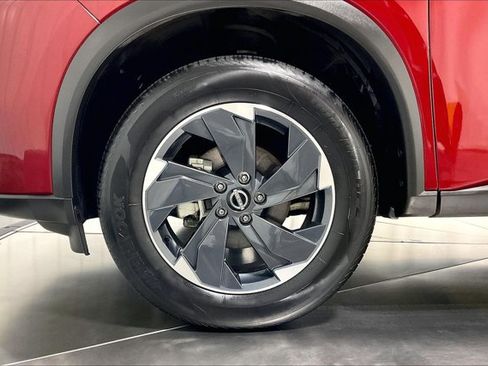 Used 2025 Nissan Rogue SV AWD/4WD image 9