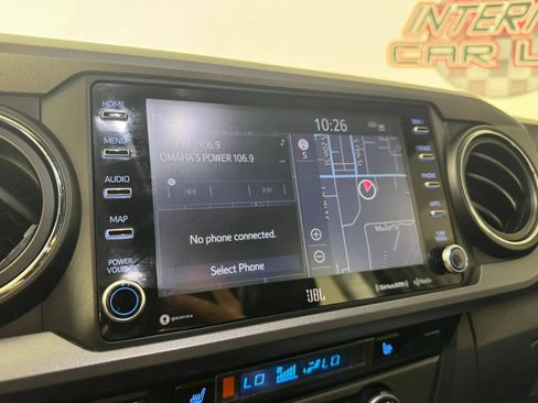 Used 2022 Toyota Tacoma TRD Off-Road w/ TRD Premium Off Road Package AWD/4WD image 19