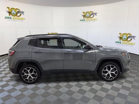 Used 2024 Jeep Compass Latitude w/ Altitude Special Edition AWD/4WD image 11