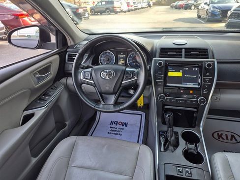 Used 2017 Toyota Camry XLE image 14