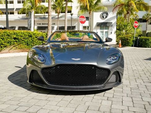 Used 2023 Aston Martin DBS Volante image 4