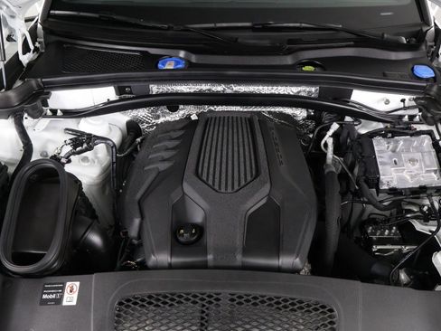 Certified 2026 Porsche Macan AWD/4WD image 26