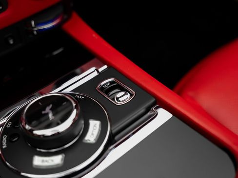 Used 2017 Rolls-Royce Dawn RWD image 56