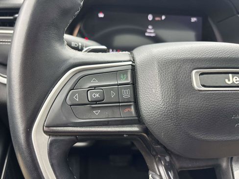 Used 2022 Jeep Grand Cherokee L Laredo w/ Luxury Tech Group I AWD/4WD image 15