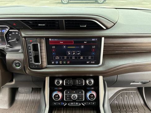 Used 2021 GMC Yukon Denali w/ Denali Premium Package AWD/4WD image 25