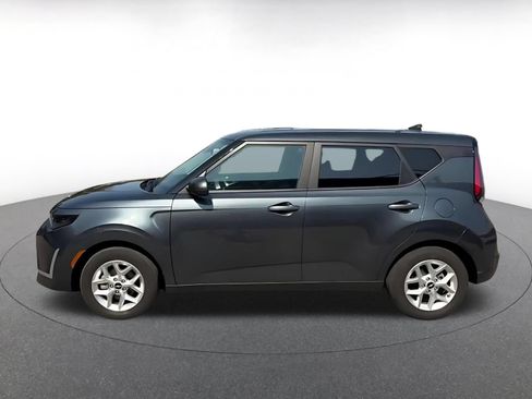 Used 2025 Kia Soul LX w/ LX Technology Package FWD image 9