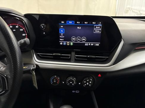 Used 2024 Chevrolet Trax RS FWD image 28