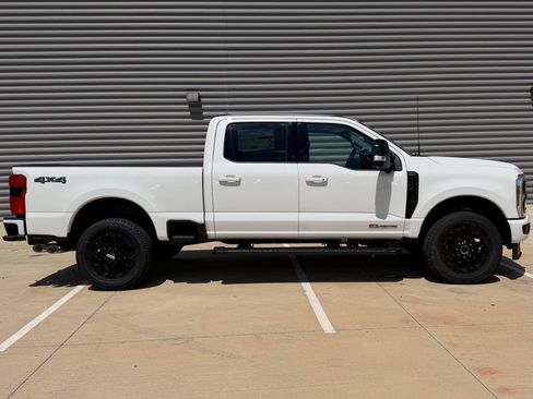 New 2026 Ford F250 Lariat w/ Black Appearance Package AWD/4WD image 2