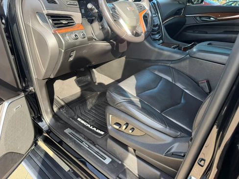 Used 2019 Cadillac Escalade Premium Luxury AWD/4WD image 94