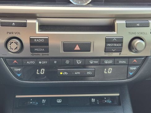 Used 2014 Lexus ES 350 w/ Luxury Package FWD image 19