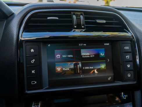 Used 2017 Jaguar F-PACE Premium image 65