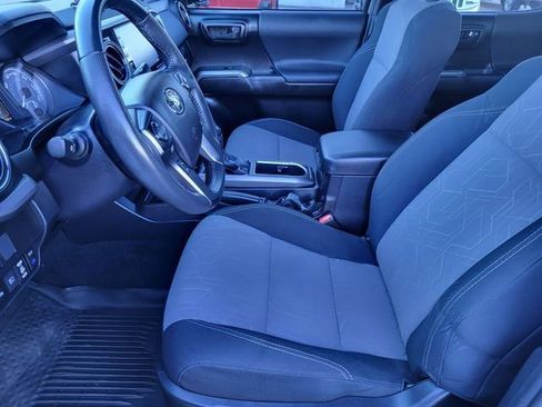 Used 2021 Toyota Tacoma TRD Off-Road w/ Technology Package image 12