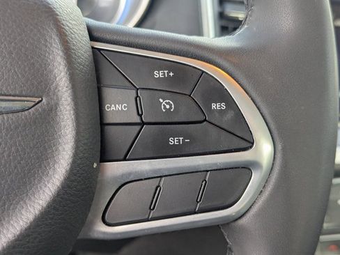 Used 2022 Chrysler 300 Touring w/ Sport Appearance Package image 18