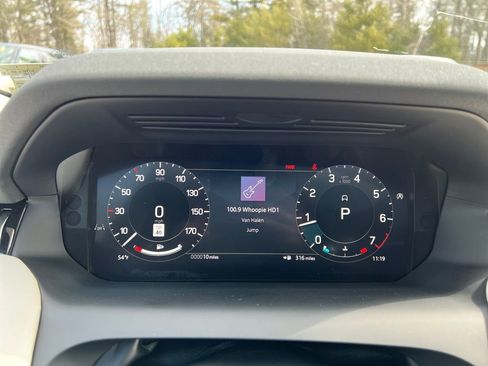 New 2025 Land Rover Discovery Sport S image 17