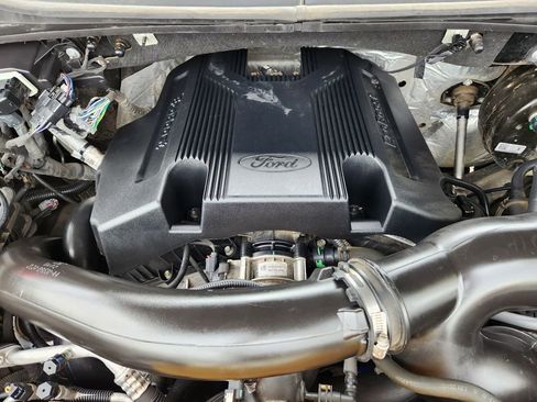 Used 2018 Ford F150 Lariat w/ Equipment Group 501A Mid AWD/4WD image 32