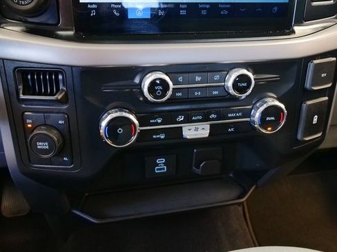 Used 2024 Ford F150 XLT image 23