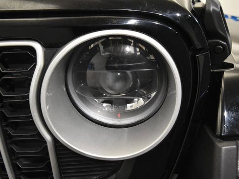 Used 2025 Jeep Wrangler Unlimited Sahara w/ Safety Group image 9