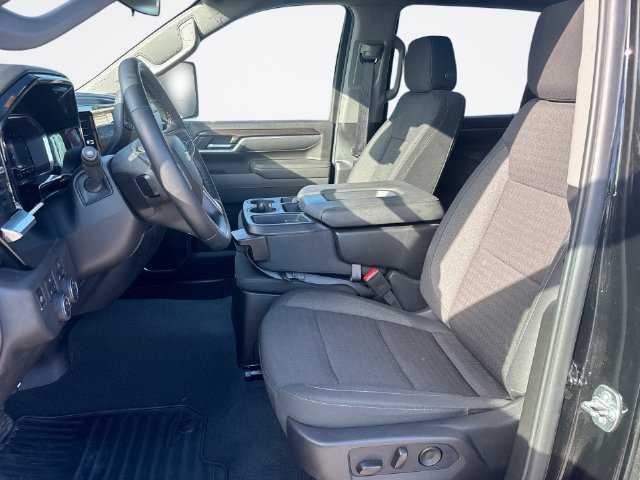 Used 2025 Chevrolet Silverado 2500 LT w/ Convenience Package AWD/4WD image 11