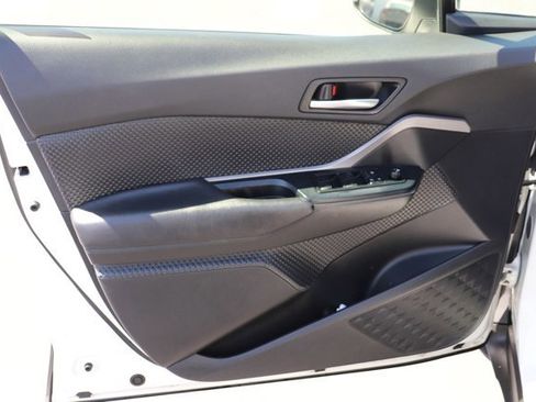 Used 2020 Toyota C-HR LE FWD image 9