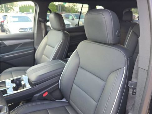 Used 2025 Buick Enclave Preferred FWD image 21