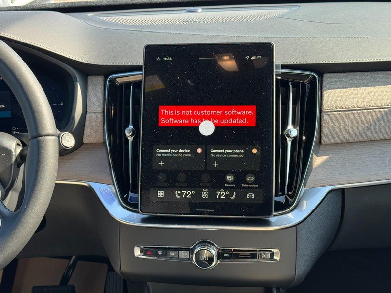 New 2026 Volvo XC90 T8 Plus w/ Protection Package Premier AWD/4WD image 8