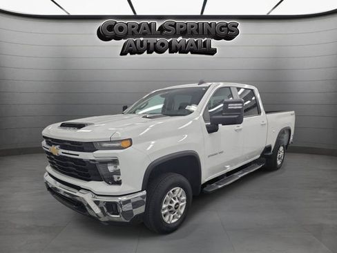 Used 2025 Chevrolet Silverado 2500 LT w/ Convenience Package AWD/4WD image 3