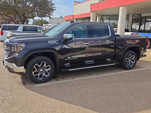 New 2026 GMC Sierra 1500 SLT image 2