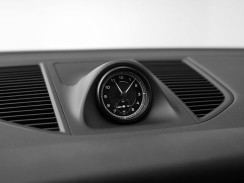 Certified 2025 Porsche Macan image 33