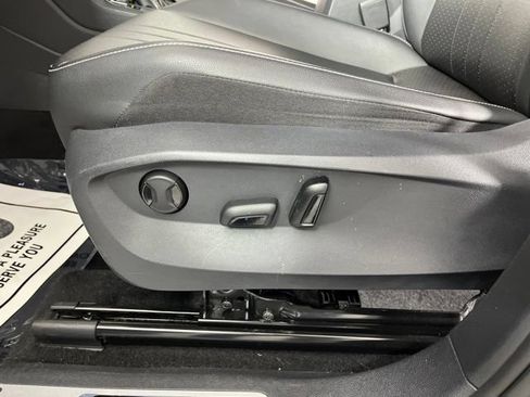 Used 2023 Volkswagen Tiguan SE R-Line FWD image 32