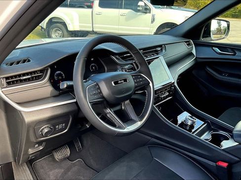 New 2025 Jeep Grand Cherokee 4WD image 6