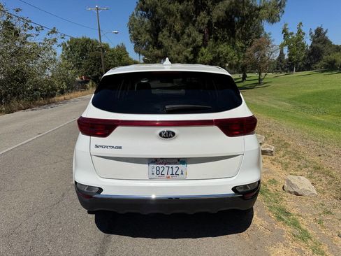 Used 2022 Kia Sportage LX image 8
