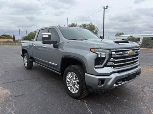 Used 2024 Chevrolet Silverado 2500 High Country w/ High Country Premium Package AWD/4WD image 4